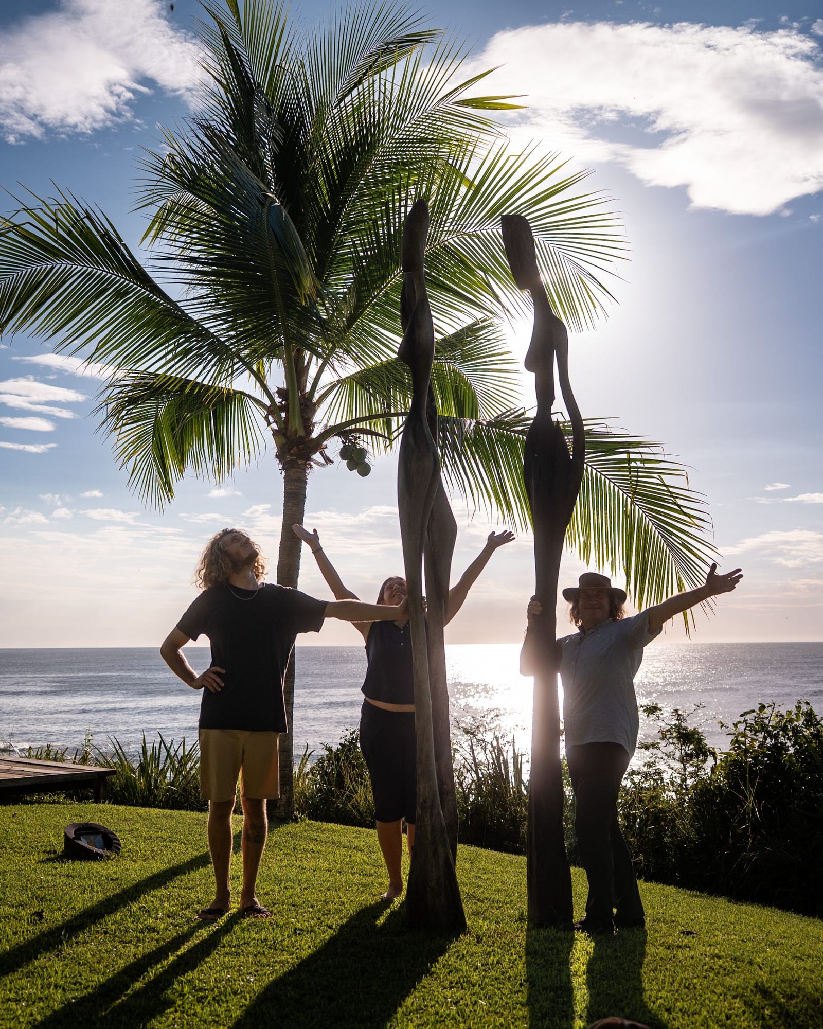 Las Diosas — Escultura Frente al Mar