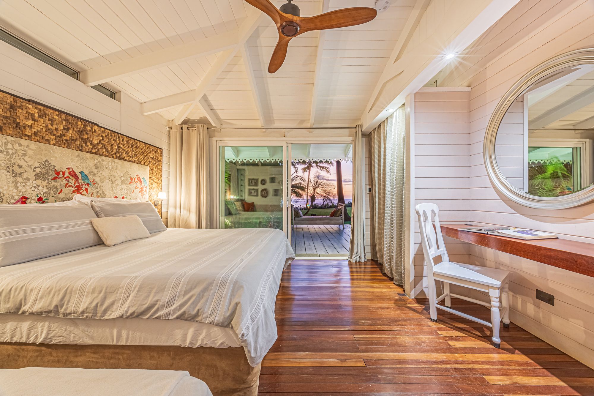 Bedroom 5 with artistic details